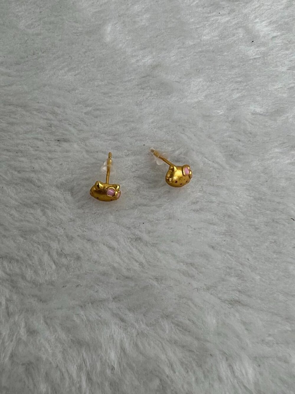 💖 Hello Kitty Stud Earrings